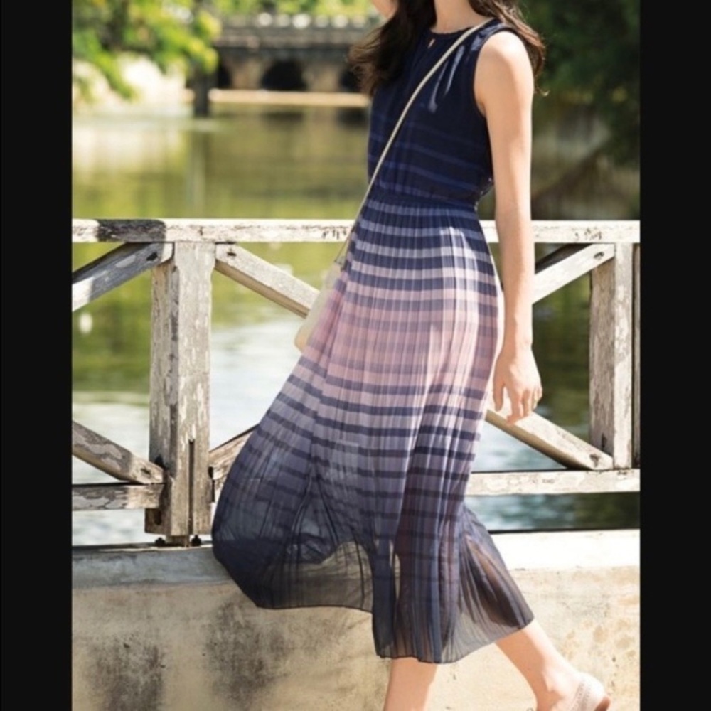 Closet Closing 🚧 MAISON JULES Ombré stripe pleated Dress Medium